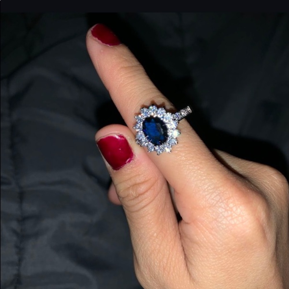 14 k white gold  3.26 ct sapphire ring